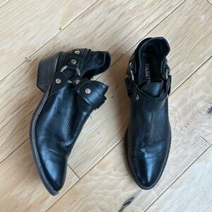 Progetto Italian leather harness ankle ankle boots